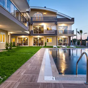 Lara Homes מלון דירות